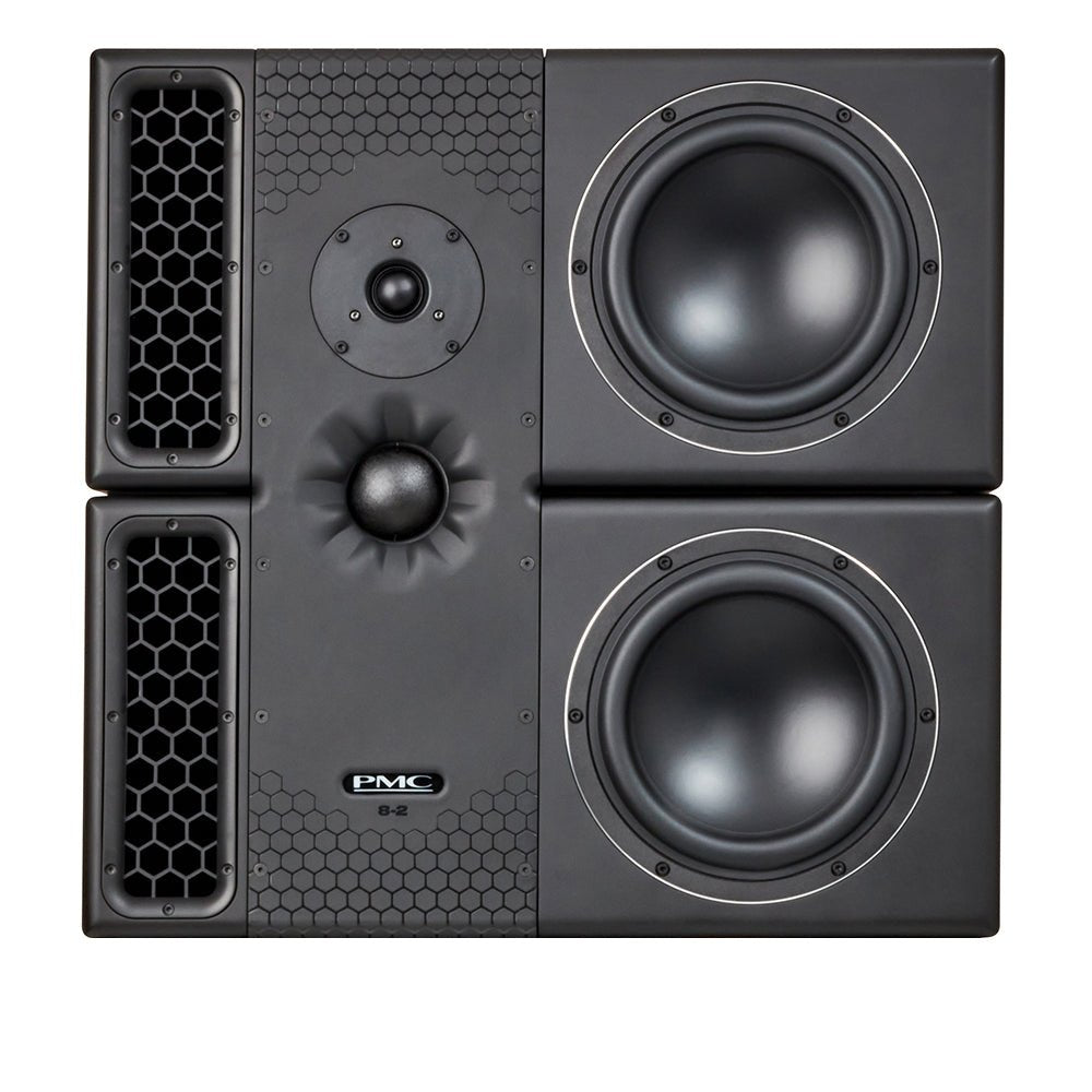 PMC PMC 8.2 - Par de Monitores activos 8" de 3 vías - https://www.cromaonline.cl/